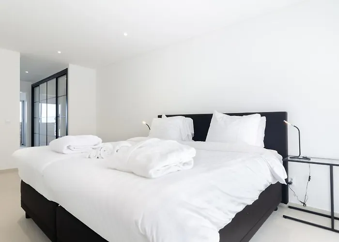 Pico Do Feliz - The Penthouse & The Village By Silver Prop דירה נאזרה